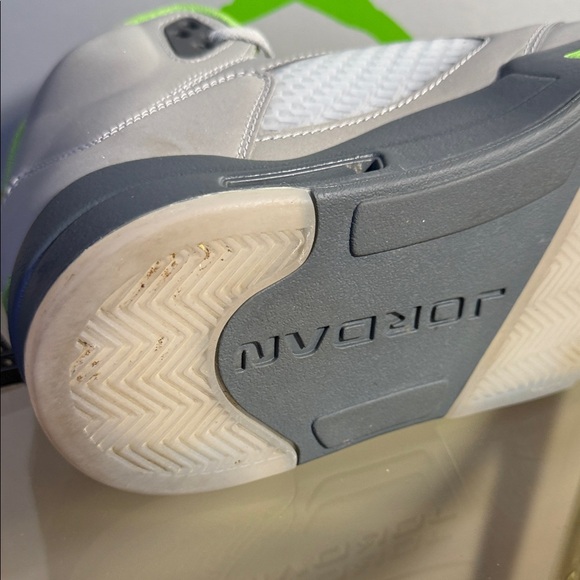 Jordan Air 5 Retro - Silver and Green - Picture 9 of 16
